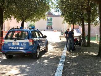 Pregiudicati trovati con 4 coltelli e uno spray denunciati uomo e donna