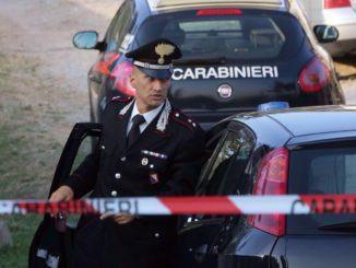 Due anziani litigano, uno estrae una rivoltella e minaccia l'altro di morte