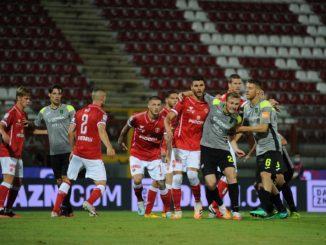Due legni ed un rigore negato, il Perugia cede al Pordenone (1-2)