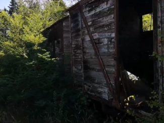 Bomba ecologica a Spoleto, anche vagoni ferroviari tra i rifiuti