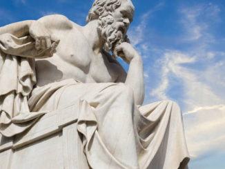 Socrate, filosofo con la testa fra le nuvole? Macché: un guerriero coraggioso ed eroico