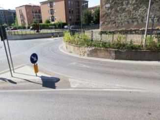 Ponte San Giovanni, degrado e abbandono della rotonda “Velimna”