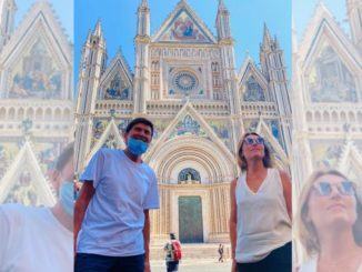 Gianni Morandi turista a Orvieto, la foto rimbalza su social