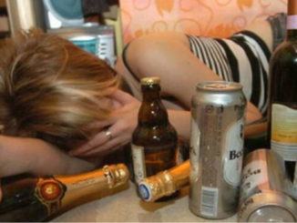 Svenuta perché ubriaca, indagine, 2 denunce, vendevano alcolici a minori