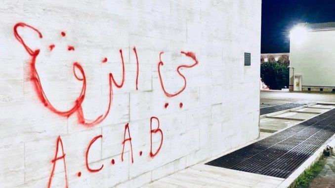 Bastardo sarà chi ha scritto questa infamia contro le Forze dell'Ordine