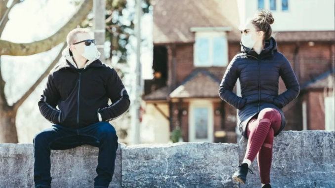 Dobbiamo ancora mantenere il distanziamento, portare le mascherine