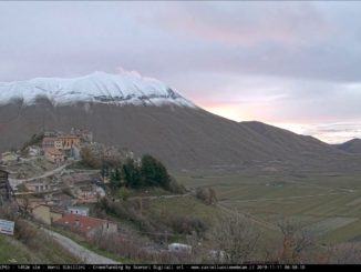 E' "arrivato l'inverno", freddo e neve, imbiancato il monte Vettore