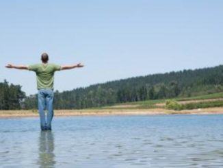 Sule paludi e laghi umbri c'è anche chi cammina sull'acqua