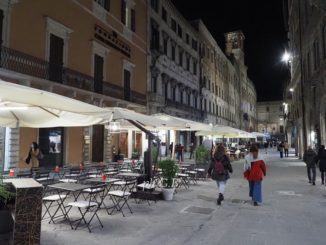 Vendita e consumo di bevande in vetro e lattine, torna il divieto in centro e Fontivegge
