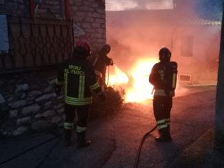 Auto a gas in fiamme a Collesanto di Magione, Vigili del fuoco scongiurano pericolo
