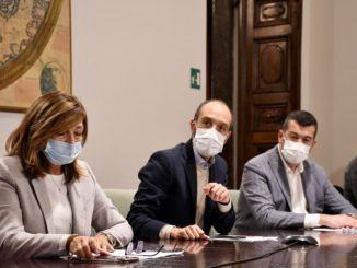 Covid, metà studenti superiori a casa, controlli centri commerciali, sale giochi chiuse