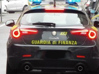 Finanziere arrestato, lavori per la piscina, regali e generi alimentari per evitare controlli