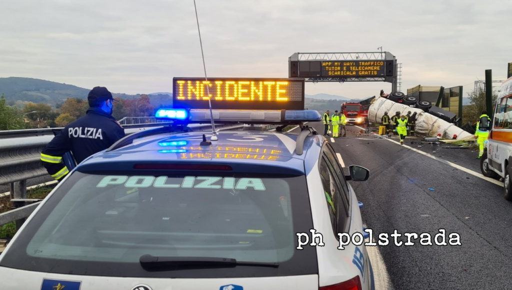 Incidente stradale mortale sulla A1 a Orvieto, tamponamento tra camion