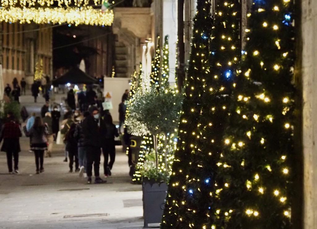 Covid Umbria, negozi aperti anche la domenica, in arrivo nuova ordinanza