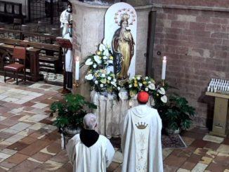 Assisi, prima Messa del Cardinale Gambetti e accensione albero