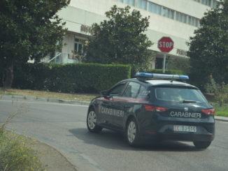 Utilizzano carta di credito rubata per acquisto cellulare, denunciati