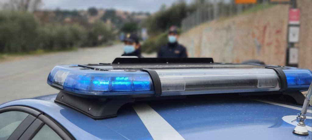 Ubriaco alla guida e aveva con sé anche cocaina, ma c'era la Volante