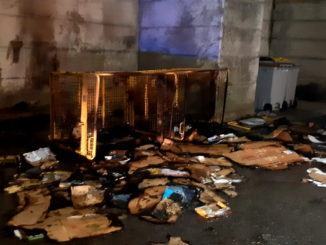 La piromane di Perugia colpisce ancora, a fuoco cassonetto