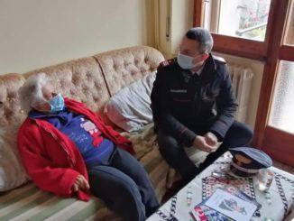 I Carabinieri alleviano il pomeriggio di un'anziana di Porano. La signora Vera chiede ai militari nuove riviste da leggere