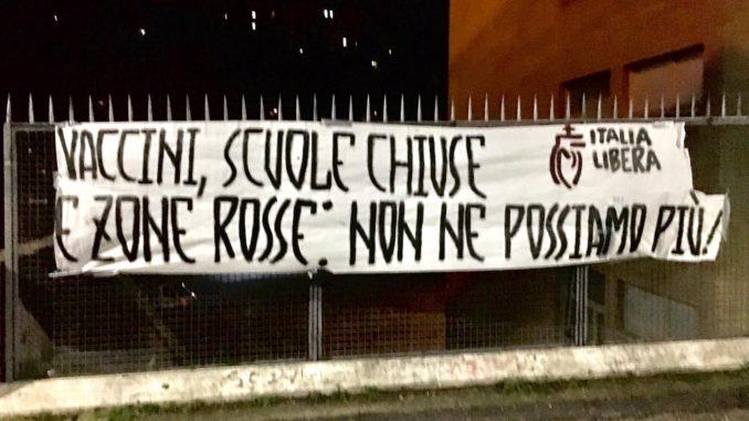 Italia Libera contro la tirannia sanitaria, uno striscione anche a Perugia
