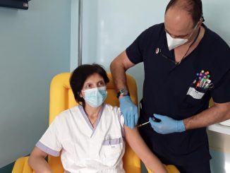 Covid, vaccinazione personale scolastico e forze dell'ordine, al via le prenotazioni
