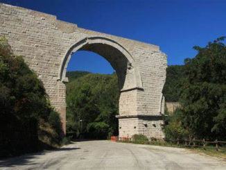 Narni, Ponte d’Augusto illuminato di giallo per libertà Patrick Zaki