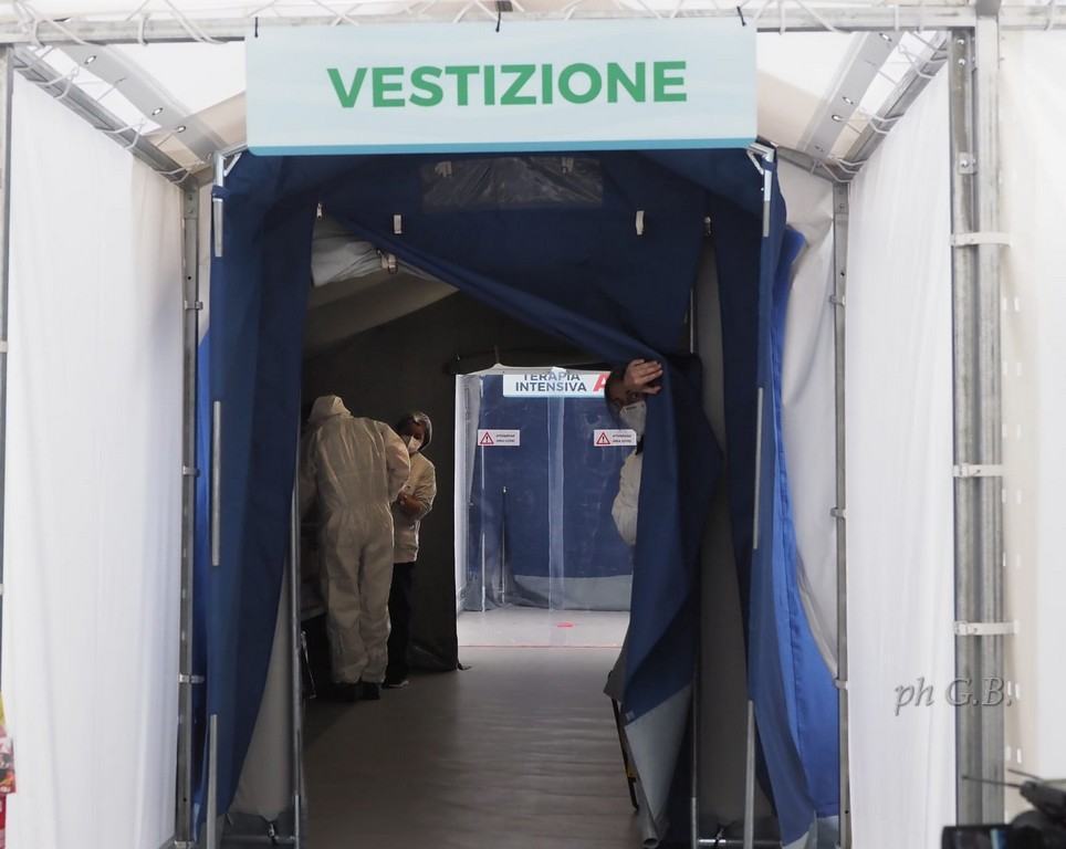 Primi pazienti all’ospedale da campo, accolti 8 positivi al Covid