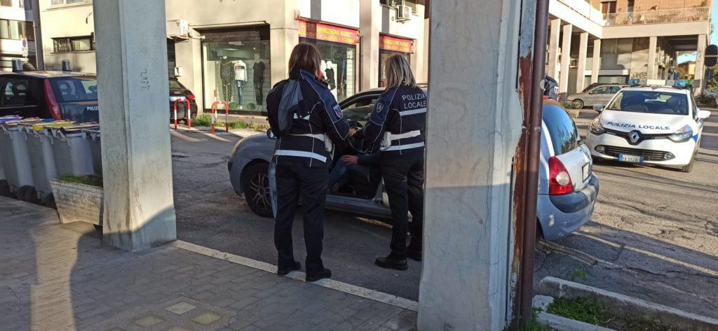 Polizia locale di Perugia passa al setaccio l'area di Fontivegge