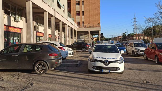 Fugge in Mercedes dal controllo della Polizia locale, scatta inseguimento a Fontivegge