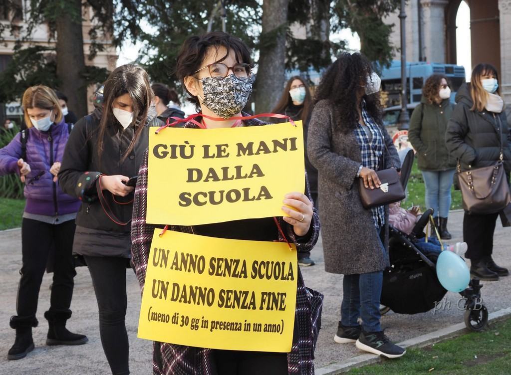 Mobilitazione nazionale priorità scuola, carenze strutturali non si vaccinano
