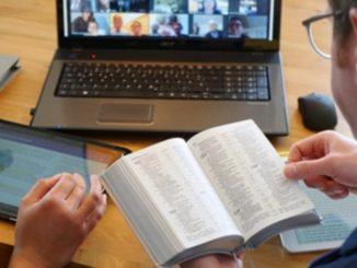 I Testimoni di Geova ricordano la morte di Gesù in videoconferenza