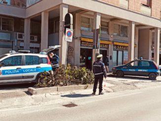 Fugge in Mercedes dal controllo della Polizia locale, scatta inseguimento a Fontivegge