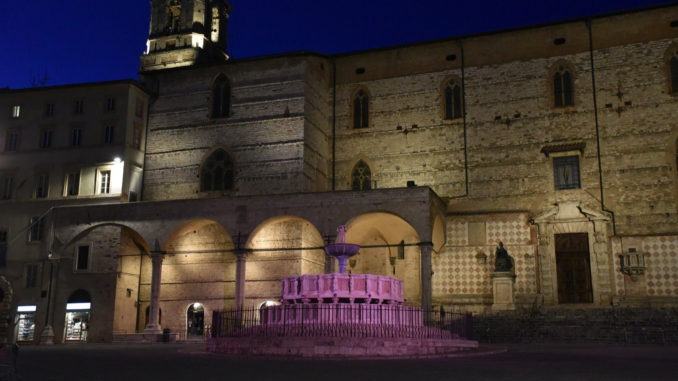 I monumenti di Perugia colorati di rosa per il Giro d'Italia