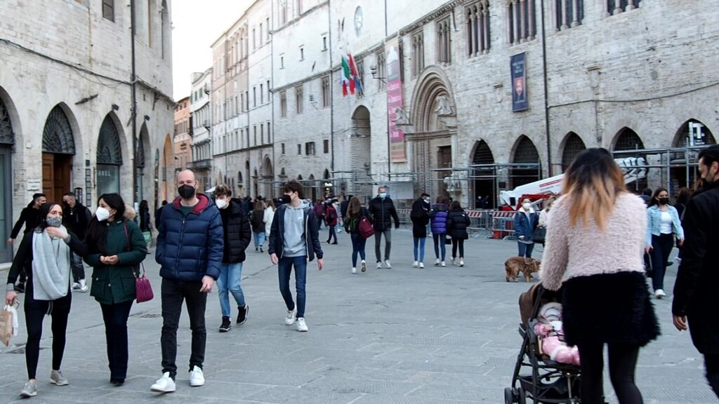 Rissa a Perugia in pieno giorno, a scatenarla ragazzine di 12 anni