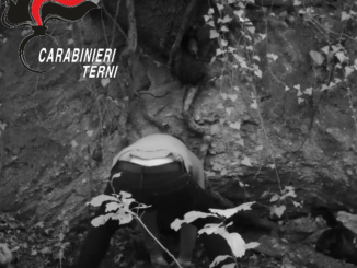 Spacciava cocaina ad Amelia, nascondeva droga nel fosso vicino casa