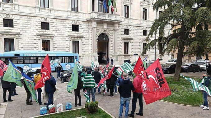 Lavoratori agricoli senza ristori: sabato presidio di protesta sabato 10 aprile piazza Italia
