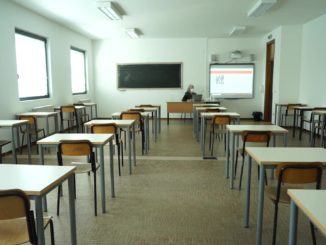 Covid scuole, leggero calo di contatti stretti di classe in isolamento
