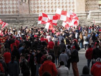 Assembramenti promozione in serie B, ma non prendetevela con le scuole
