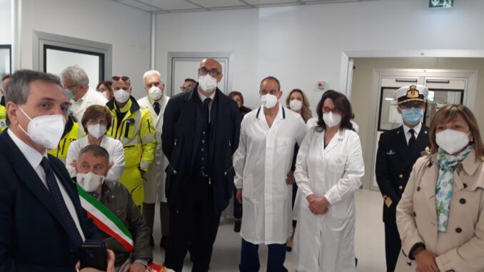 Foligno, inaugurato il modular hospital con 12 posti letto di terapia intensiva