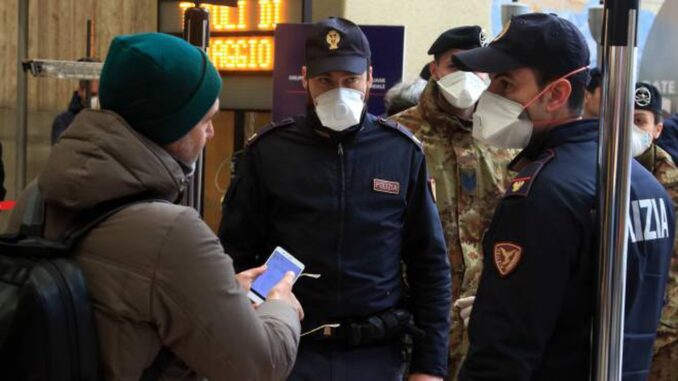 2 arrestati, 2 denunciati oltre 2.700 persone controllate nelle stazioni