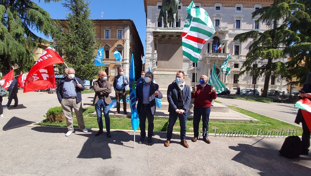 Morti sul lavoro, sindacati: "Inaccettabile quello che continua ad accadere"