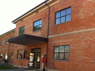 Intonaco si stacca, rumori dalle mura, a Deruta chiusa scuola Mameli