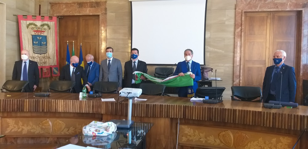 Provincia: Ancri dona bandiere tricolore e europee a Palazzo Bazzani