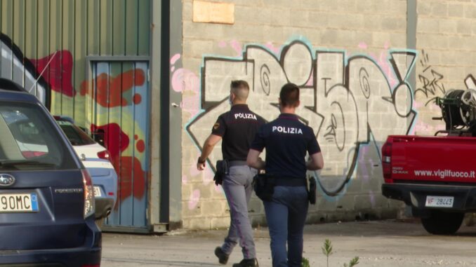 Nuovo intervento chirurgico per il 16enne caduto dal tetto di quella ex fabbrica