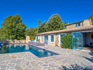 A Todi un set per raccontare le vacanze da favola nelle ville umbre