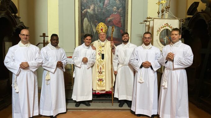 29 giugno 5 giovani nuovi sacerdoti saranno ordinati in piazza IV Novembre