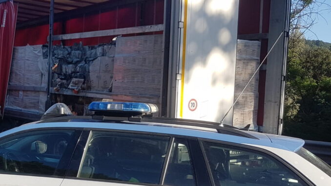 Incendio in Autostrada del Sole A1, tra Attigliano e Orte, camion in fiamme