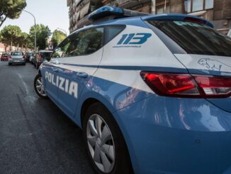 Imprenditore perugino aggredito da un folle, rischia di annegare