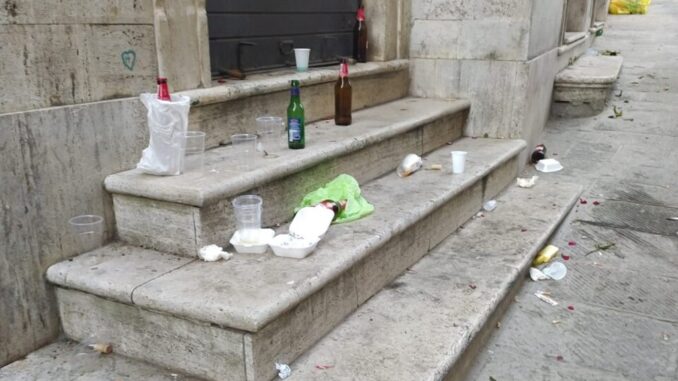 Movida, una notte da incubo in centro a Perugia, droga, urina ed escrementi umani