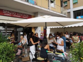 “O la borsa o la vita” incassa il primo successo, ricavato per malattie rare